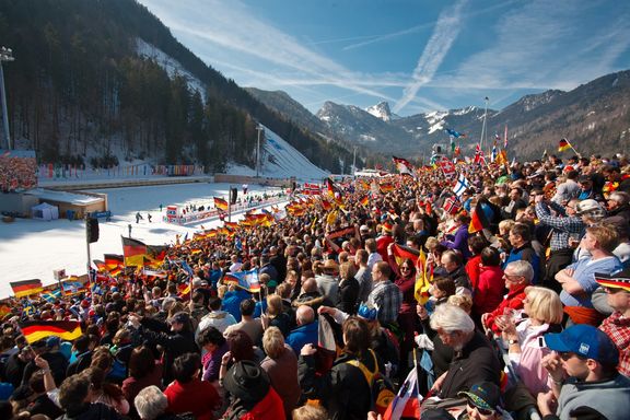 Biathlon Publikum mit Hörndlwand